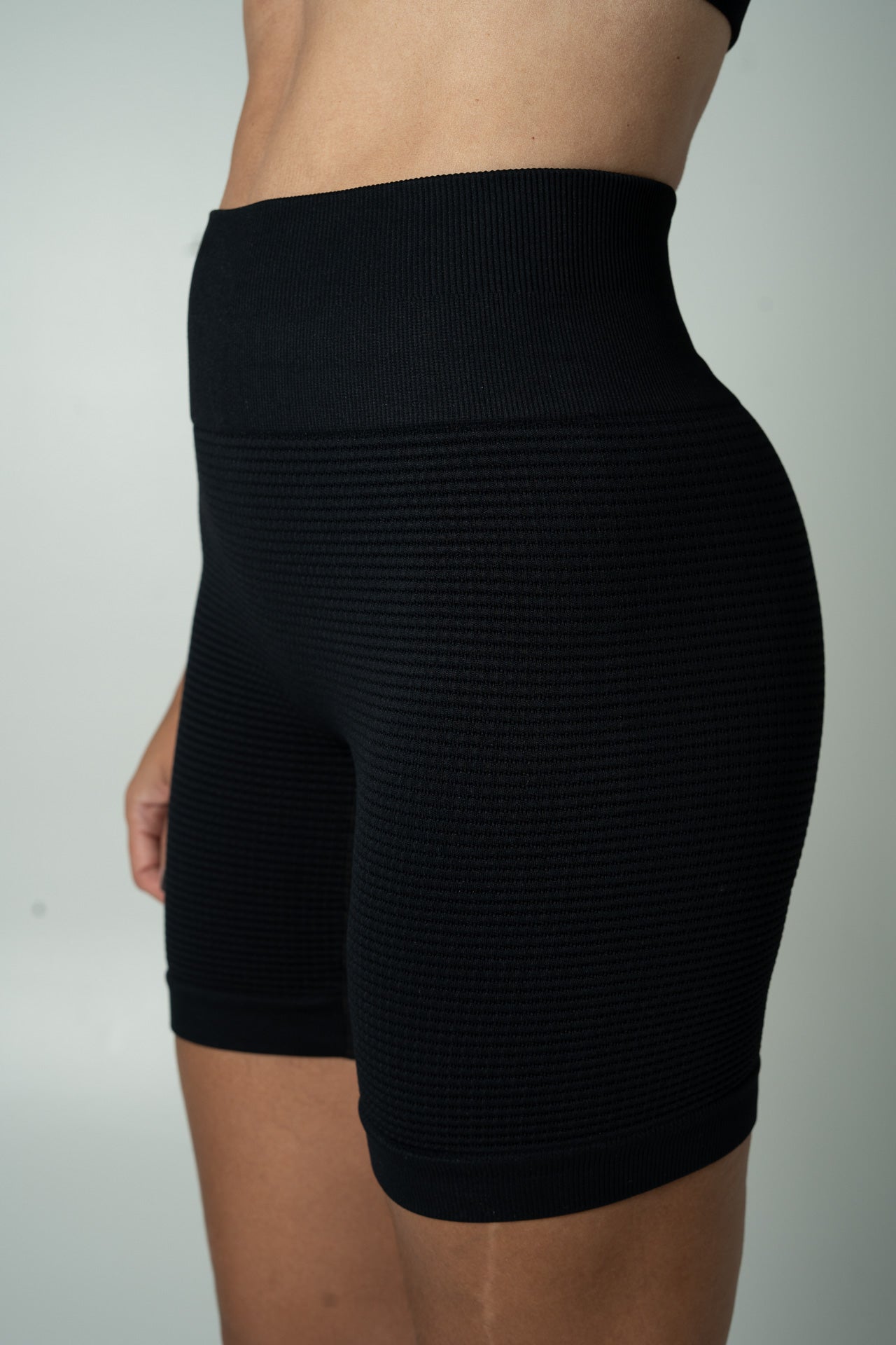 Textured Seamless Short Cyrus